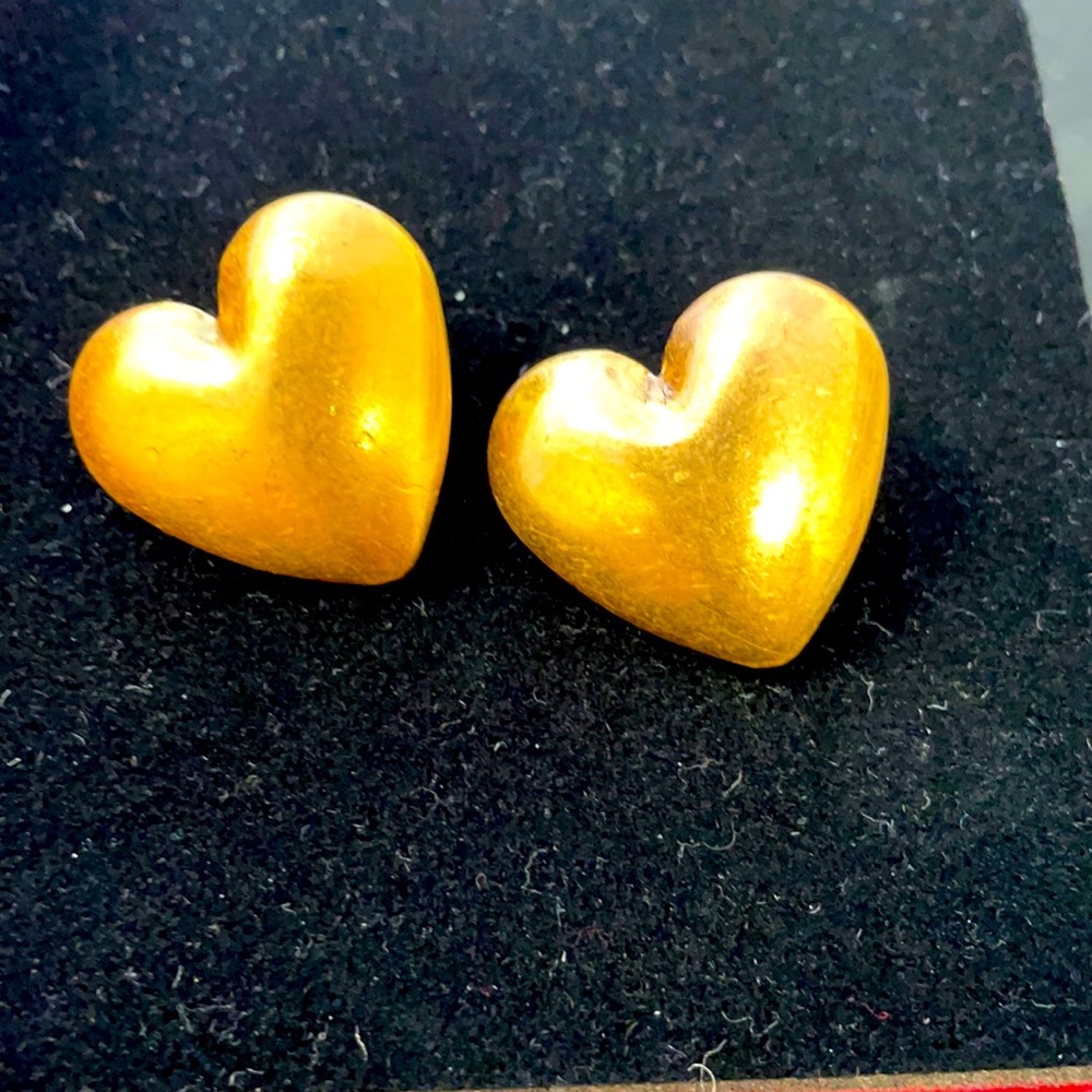 Adorable gold plated heart earrings